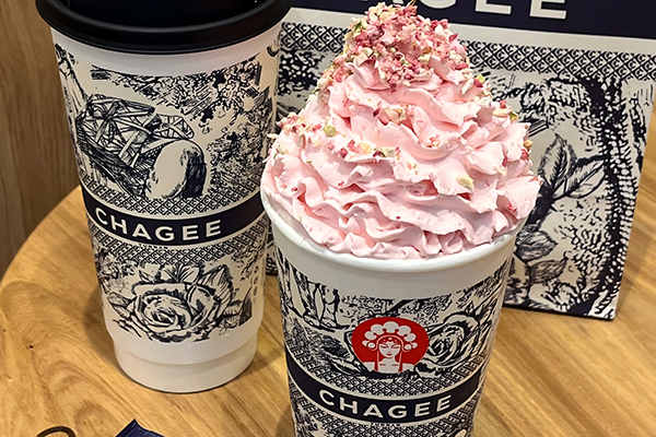 探索霸王茶姬如何凭借四大优势立足市场，助力加盟商稳步发展